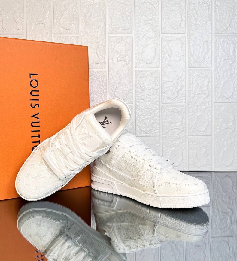 Louis Vuitton Monogramlı Beyaz Sneaker — görsel 3/14