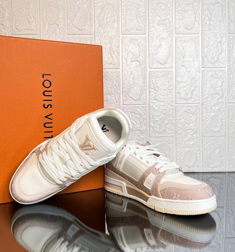 Louis Vuitton Monogramlı Beyaz Sneaker — görsel 9/14