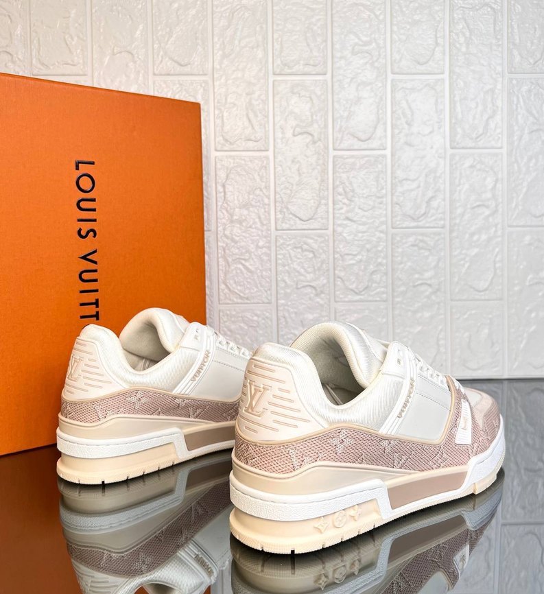 Louis Vuitton Monogramlı Beyaz Sneaker — görsel 11/14