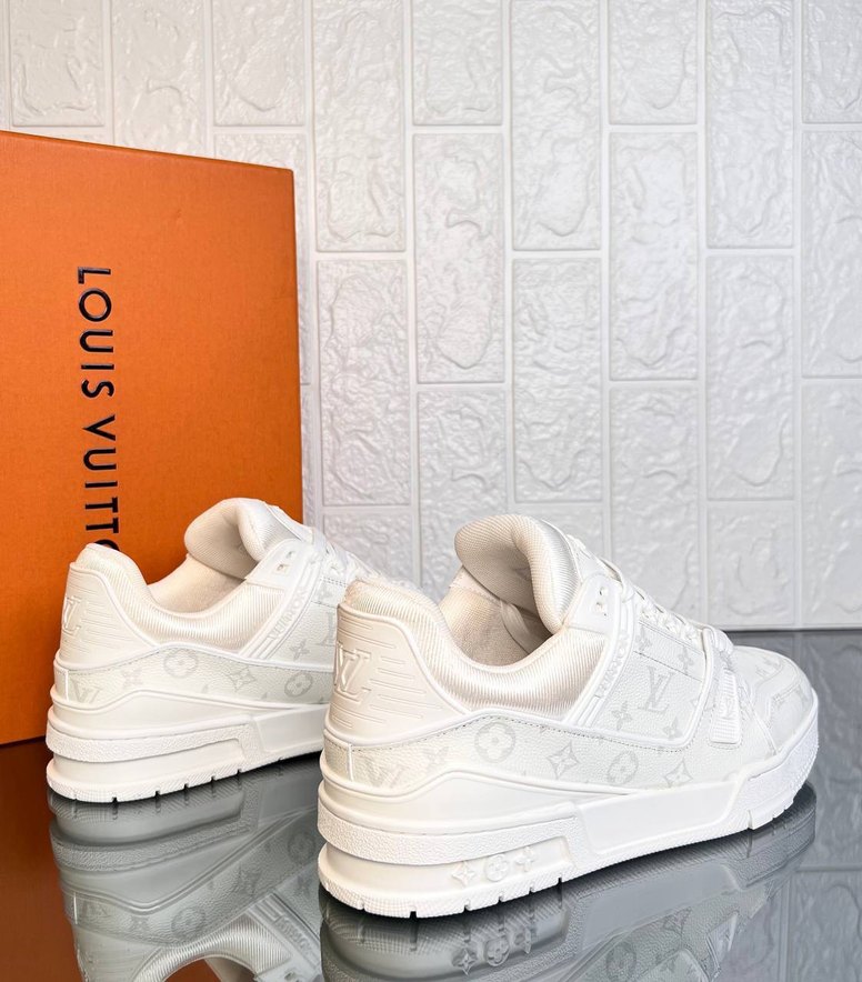 Louis Vuitton Monogramlı Beyaz Sneaker — görsel 5/14