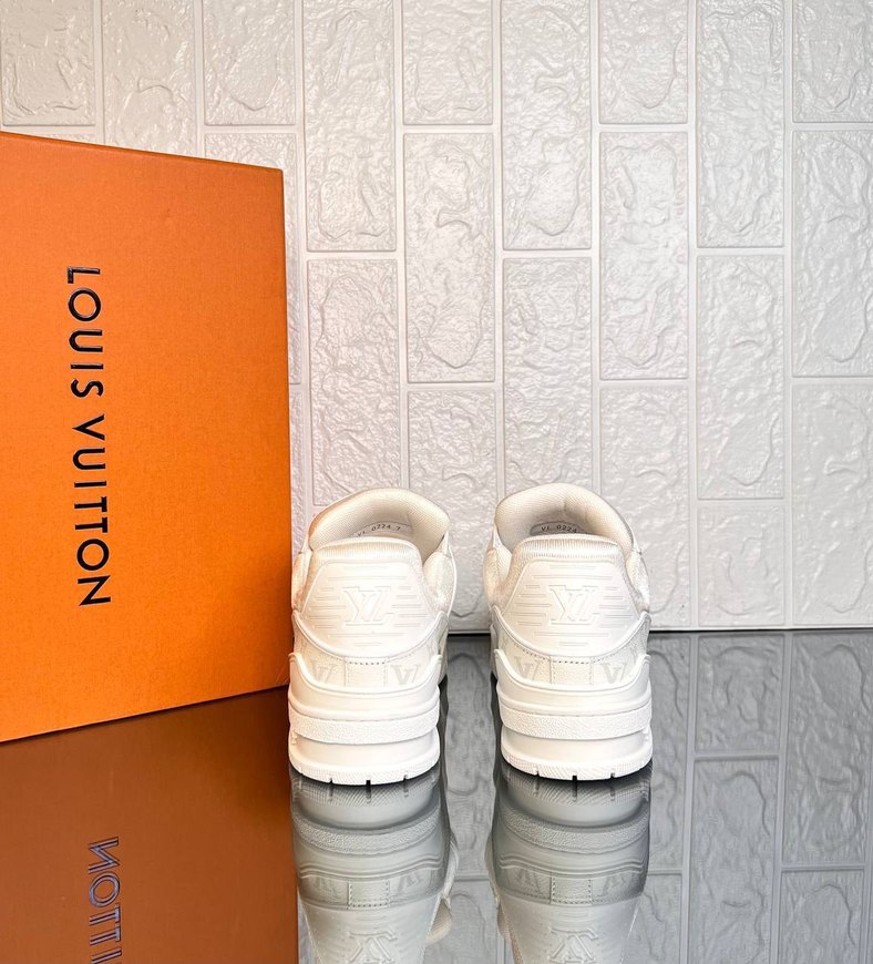 Louis Vuitton Monogramlı Beyaz Sneaker — görsel 4/14