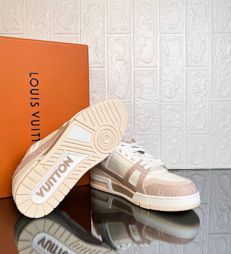 Louis Vuitton Monogramlı Beyaz Sneaker — görsel 8/14