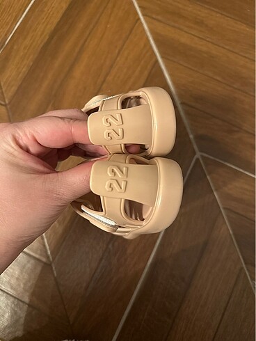 22 Beden pembe Renk Igor 22 numara sandalet