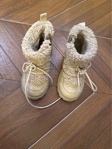Zara 25 numara