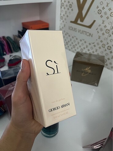 Armani si
