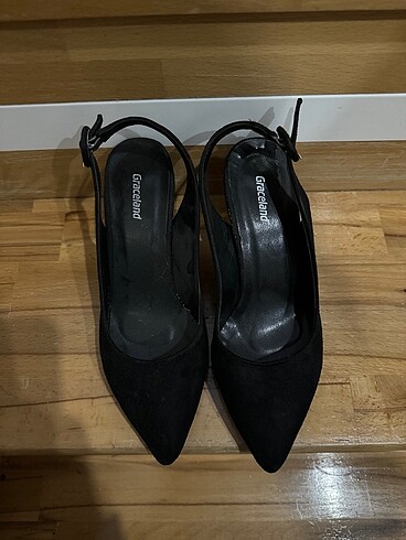 Stiletto topuklu ayakkabı