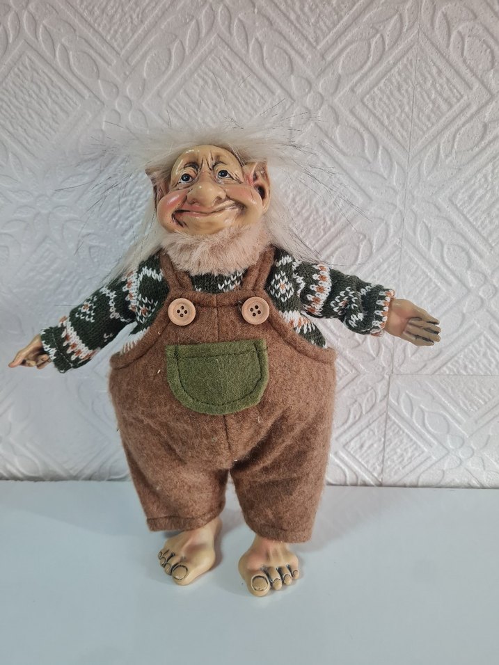 Bej ve Gri Renkli Figürin - Görsel 4