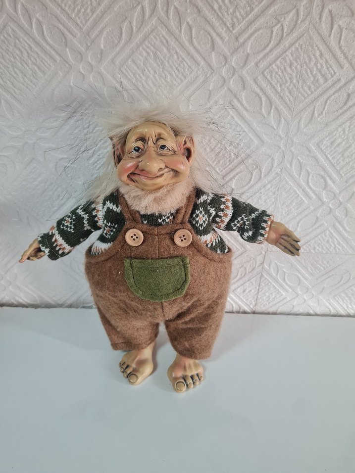 Bej ve Gri Renkli Figürin - Görsel 5