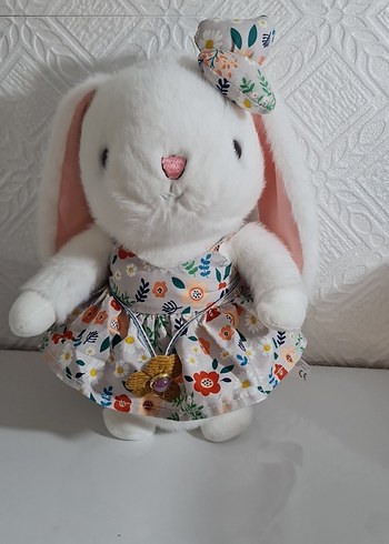 Diğer Çiçek Desenli Elbiseli Beyaz Peluş Tavşan