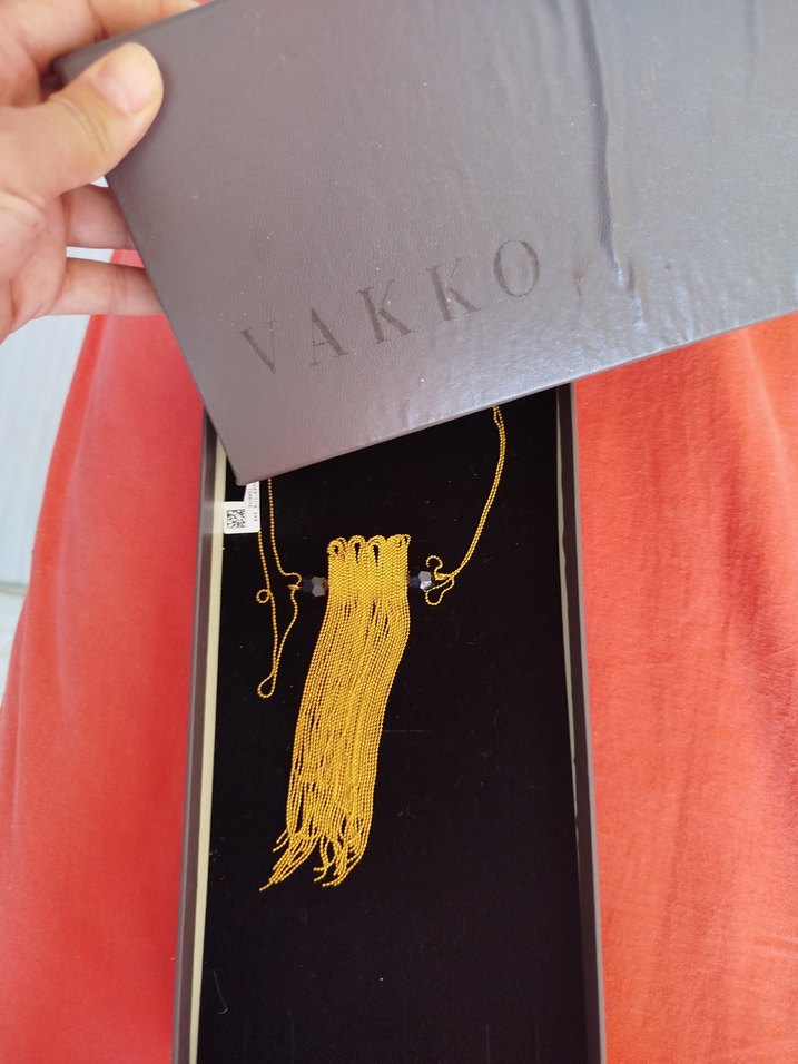 VAKKO Uzun Altın Renk Püsküllü Kadın Kolye - Görsel 2