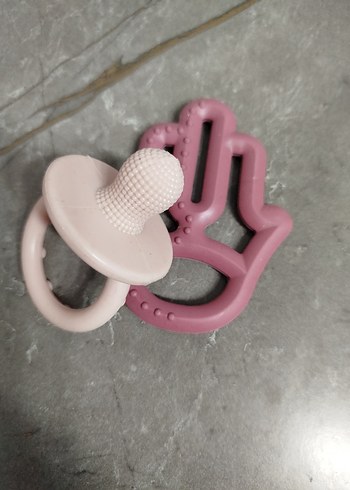 OiOİ Pembe Silikon Emzik ve Diş Kaşıyıcı