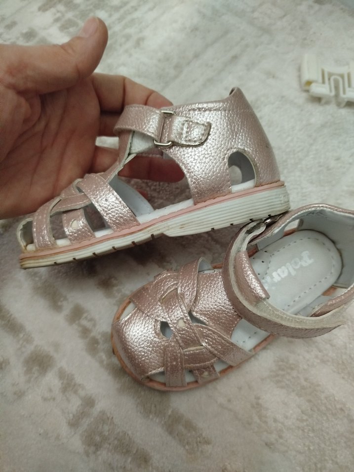 Kız Çocuk Parlak Bej Deri Tokalı Sandalet - Görsel 2