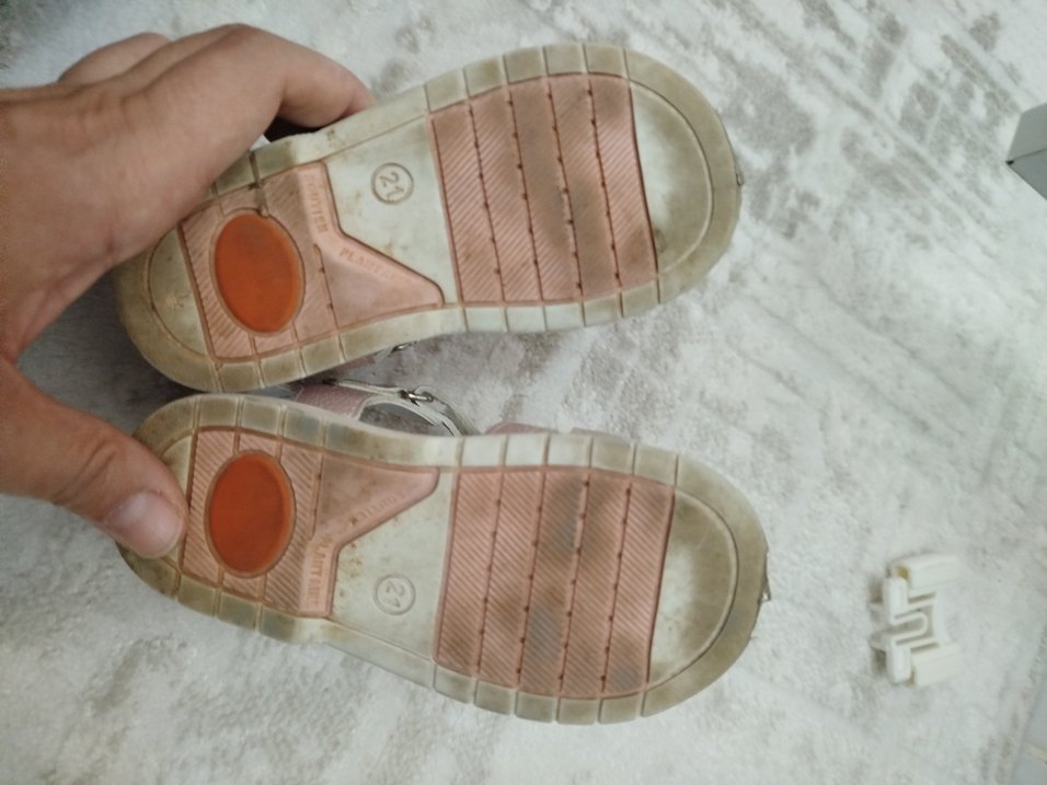 Kız Çocuk Parlak Bej Deri Tokalı Sandalet - Görsel 3