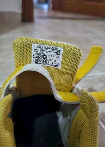 24 Beden Adidas Erkek Çocuk Beyaz Baskılı Spor Ayakkabı