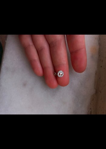 Minimalist Kadın Tek Taş Piercing - Görsel 3