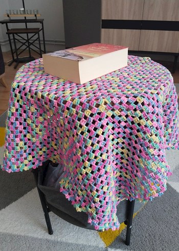 Diğer Pastel Renkli Bohem Örgü Masa Örtüsü