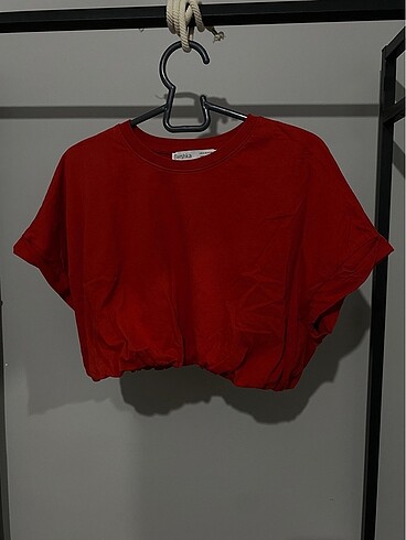 m Beden Bershka Kırmızı Crop Tişört