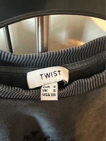 s Beden Twist triko kazak