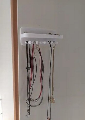 Beyaz Duvara Monte Takı Askısı