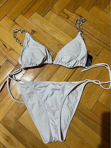 Zincir detaylı bikini takımı