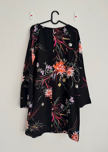 H&M Çiçekli Elbise M Beden - Görsel 4