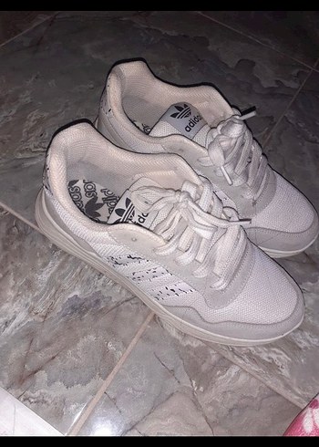 Beyaz Bağcıklı Adidas Günlük Spor Ayakkabı