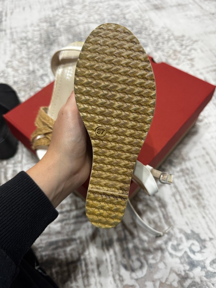 Beyaz Hasır Dolgu Topuklu Bohem Sandalet - Görsel 3