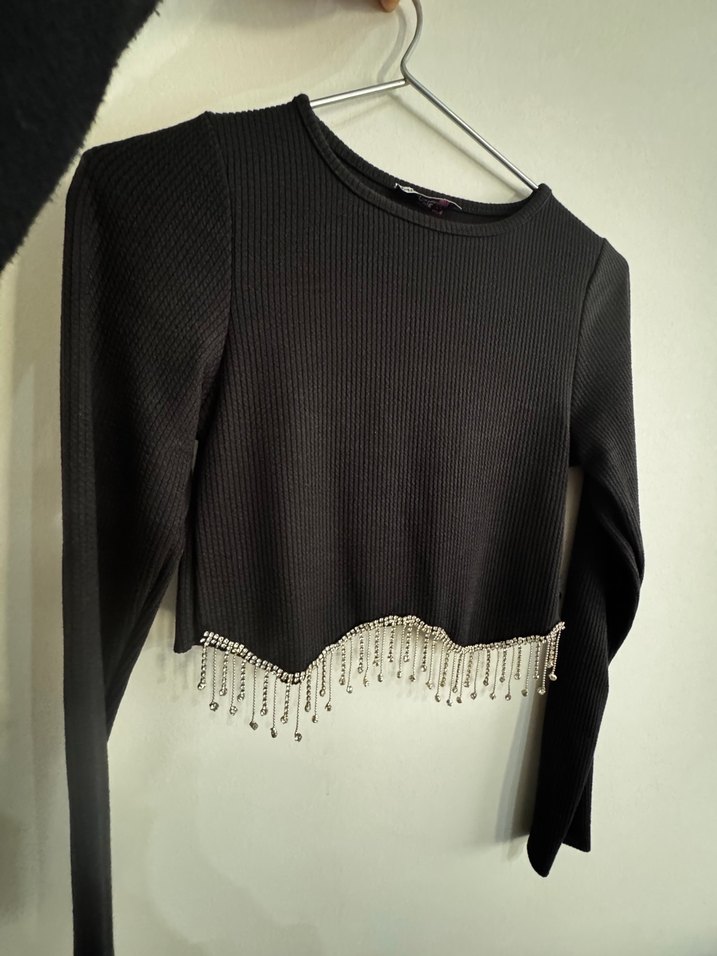 Boncuk Detaylı Siyah Uzun Kollu Crop Top - Görsel 2