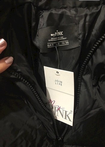 s Beden siyah Renk Zara Siyah Kapüşonlu Kısa Şişme Mont marka temsilidir muadildir