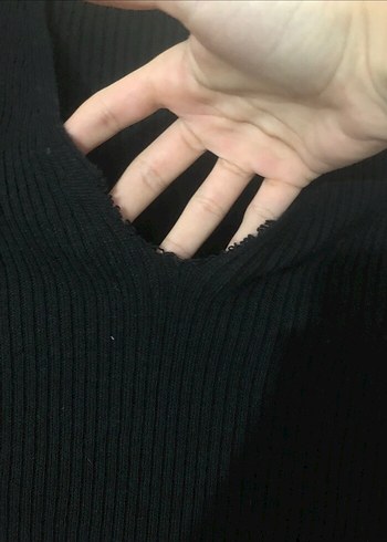 Bershka Siyah V Yaka Uzun Kollu Crop Top kazak