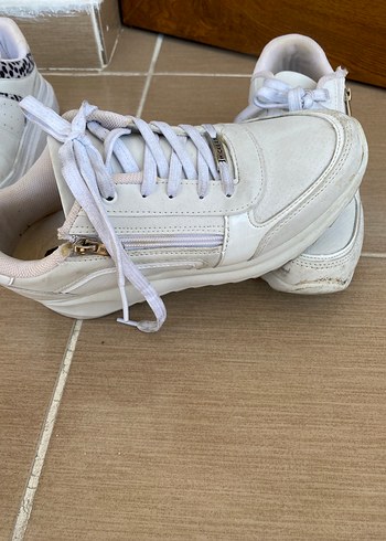 Dantel Detaylı Beyaz Kadın Spor Ayakkabı - Görsel 2