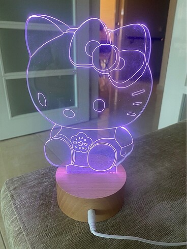 hello kitty led lamba birsuru renk var