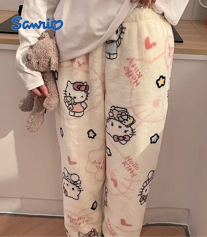 Sheinside hello kitty pelus pijama