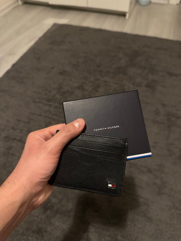 Tommy Hilfiger Minimalist Siyah Erkek Kartlık - Görsel 2