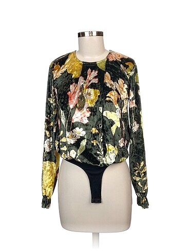 Zara Bluz %70 İndirimli.