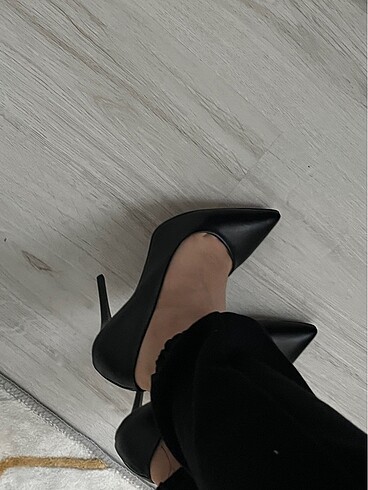 39 Beden Siyah stiletto altı kırmızı