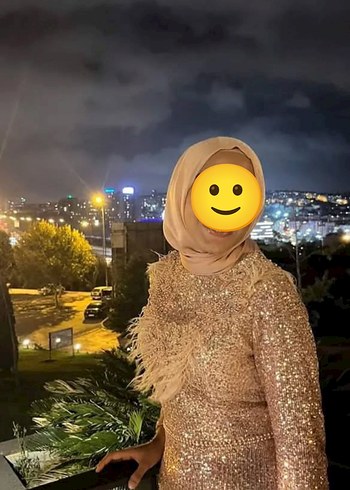Altın Renkli Parlak Uzun Kollu Midi Elbise