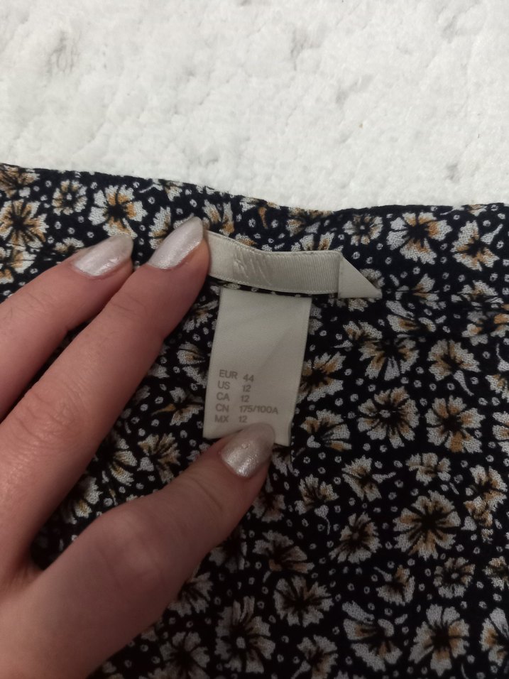 Düğmeli desenli bluz - Görsel 2