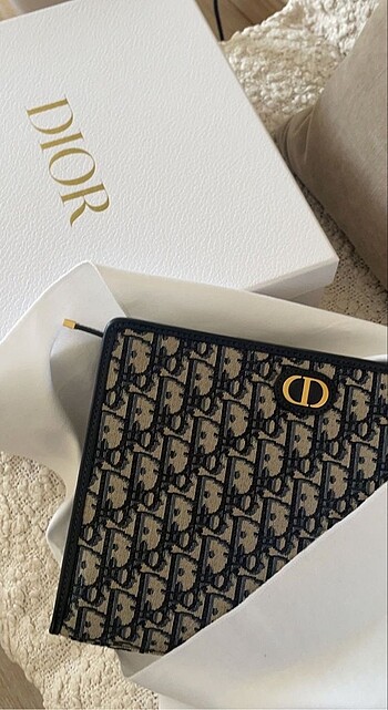 Christian Dior????