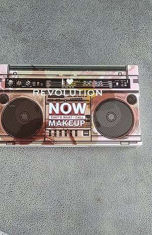 İ love Revolution now that's what i call make ip palette