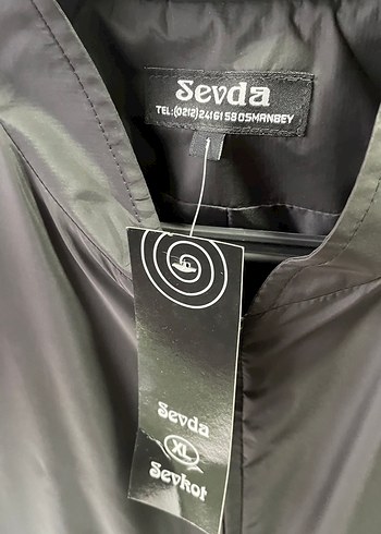 xl Beden Sevda Nakış Detaylı Siyah Fermuarlı Kadın Yağmurluk
