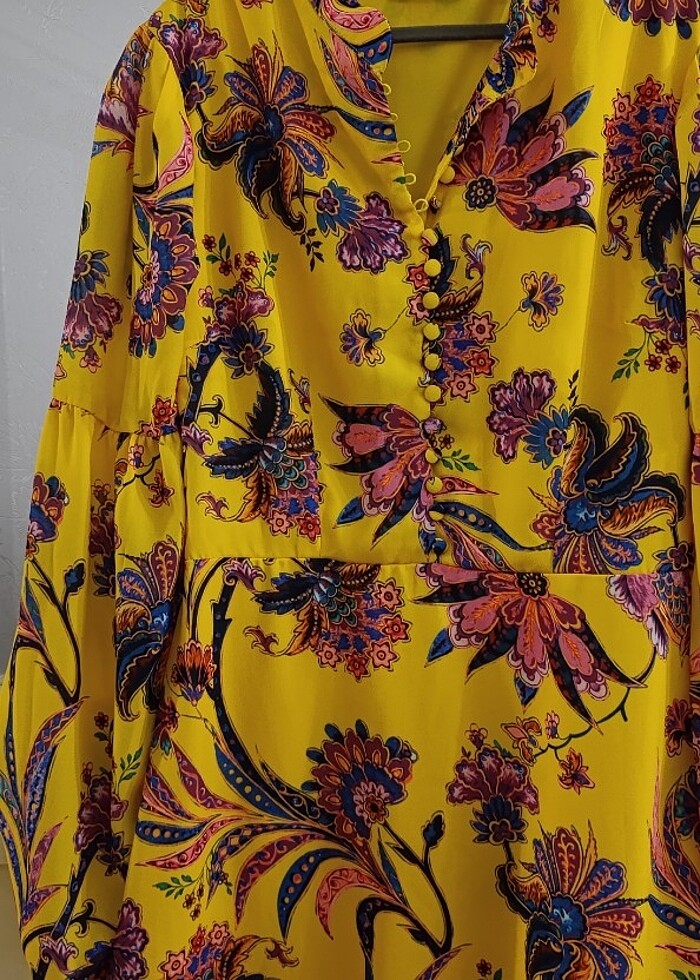 Düğme detaylı desenli elbise - Görsel 5