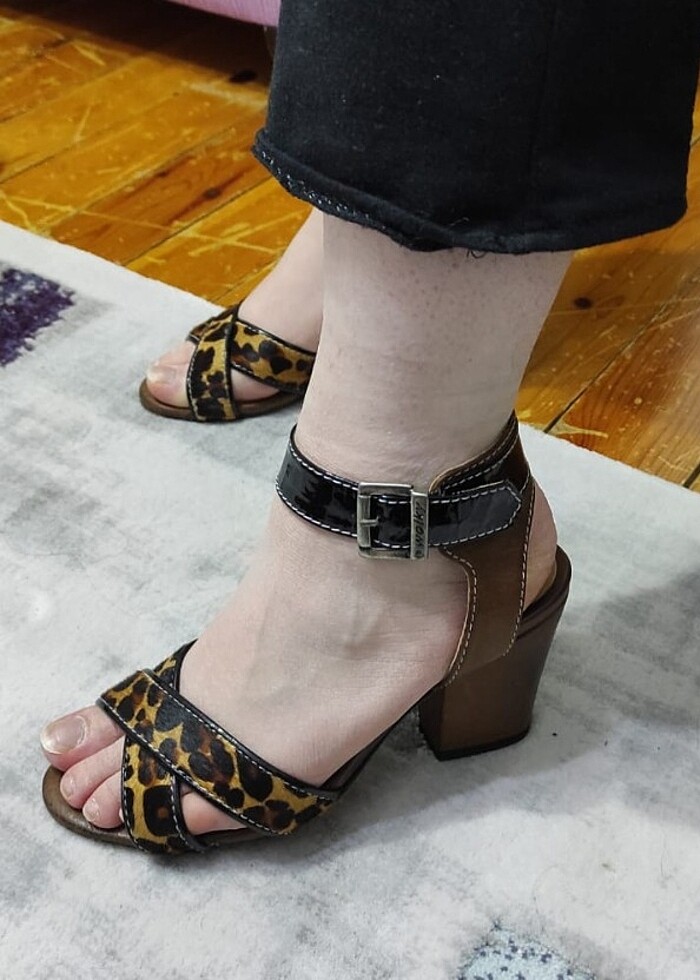 Leopar orjinal deri topuklu ayakkabı - Görsel 5