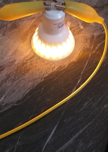 Beden beyaz Renk Beyaz GU10 model LED Ampul