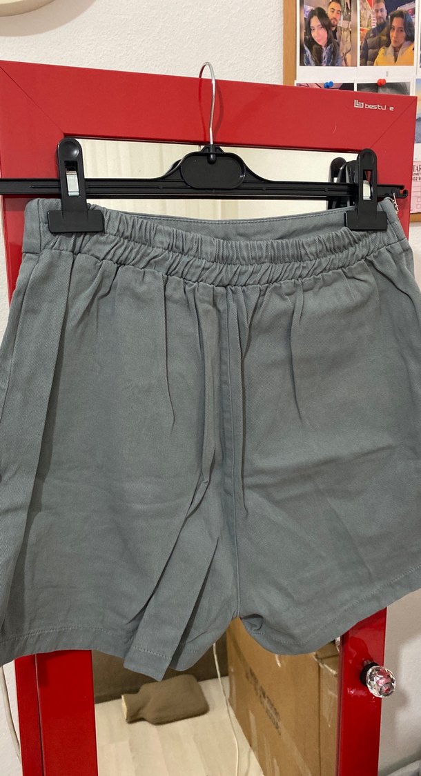 Gri Bel Detaylı Hamile Mini Şort - Görsel 2