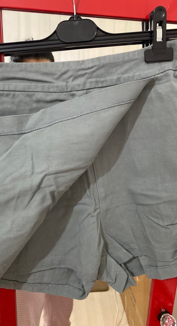 Gri Bel Detaylı Hamile Mini Şort - Görsel 3