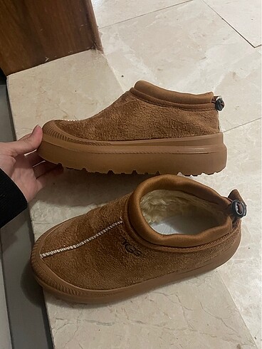 Ugg yenı