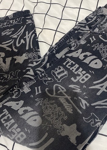 Bershka Siyah Baskılı Bol Kesim Kadın Kot Pantolon