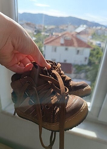 Bebek ayakkabısı 