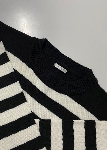 Kadın Siyah Beyaz Çizgili Triko Kazak - Görsel 3